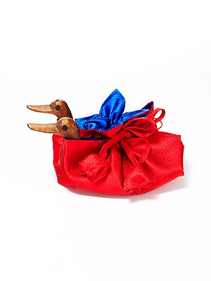 포토 JPG 스튜디오촬영 동물 한국문화 한국전통 전통 전통문화 한쌍 인형 결혼 조류 전통소품 한국 실내 누끼 사람없음 장식 두개 보자기 원앙 오브젝트 전통혼례 공예품 전통공예 목각인형 목공예 동물모양 민속공예 목각 국내포토 모양 동양문화 아시아 문화 2 이벤트 내부 공예 전통의례 파일형식 천_직물