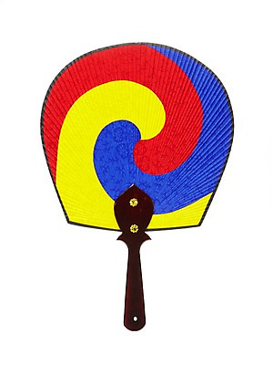 포토 JPG 한국문화 한국전통 전통 문양 전통문화 문화 생활용품 무늬 전통소품 한국 누끼 사람없음 컬러풀 한개 소용돌이 회오리 도구 부채 오브젝트 태극 태극선 전통부채 삼색 국내포토 1 동양문화 아시아 컬러 파일형식