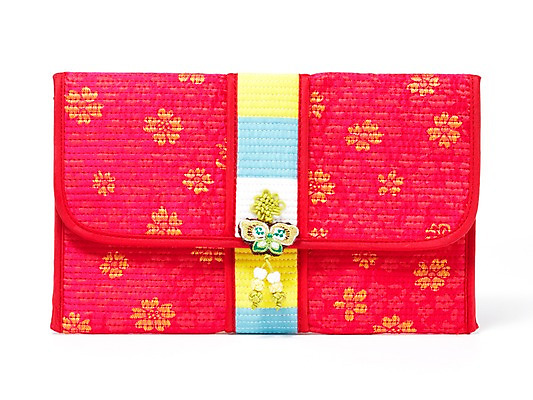 포토 JPG 스튜디오촬영 한국문화 한국전통 전통 전통문화 문화 컬러 생활용품 전통소품 한국 실내 누끼 사람없음 빨간색 한개 바느질도구 실크 바늘꽂이 오브젝트 자수 반짓고리 국내포토 1 동양문화 아시아 내부 직물 꽂이 파일형식