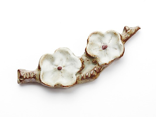 포토 JPG 스튜디오촬영 한국문화 한국전통 전통 문양 식기 전통문화 문화 생활용품 무늬 꽃무늬 전통소품 한국 실내 누끼 사람없음 하이앵글 한개 전통문양 도구 받침대 오브젝트 수저받침대 국내포토 1 동양문화 꽃 아시아 뷰포인트 내부 파일형식