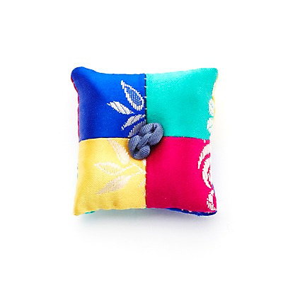 포토 JPG 스튜디오촬영 한국문화 한국전통 전통 전통문화 문화 생활용품 전통소품 한국 실내 누끼 사람없음 하이앵글 한개 도구 바느질도구 실크 바늘꽂이 오브젝트 국내포토 1 동양문화 아시아 뷰포인트 내부 직물 꽂이 파일형식