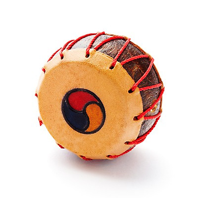 포토 JPG 스튜디오촬영 한국문화 한국전통 전통 전통문화 문화 악기 음악 타악기 전통소품 한국 실내 국악기 국악 누끼 사람없음 한개 풍물놀이 사물놀이 북 오브젝트 태극 고전악기 민속악기 국내포토 1 동양문화 문양 아시아 문화예술 내부 전통놀이 전통공연 파일형식