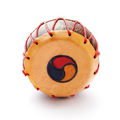 포토 JPG 스튜디오촬영 한국문화 한국전통 전통 전통문화 문화 악기 음악 타악기 전통소품 한국 실내 국악기 국악 누끼 사람없음 한개 풍물놀이 사물놀이 북 오브젝트 태극 고전악기 민속악기 국내포토 1 동양문화 문양 아시아 문화예술 내부 전통놀이 전통공연 파일형식