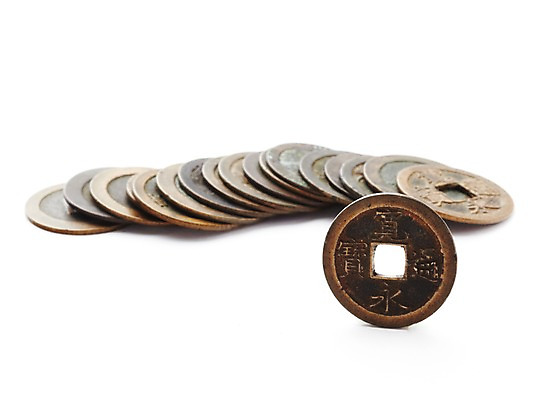 포토 JPG 스튜디오촬영 문자 전통 전통문화 문화 다수 돈 일본문화 전통소품 한국 실내 누끼 사람없음 일본 동전 한자 여러개 골동품 빈티지 엔 오브젝트 부식 외화 엽전 관영통보 전통화폐 국내포토 동양문화 아시아 외국문화 컨셉 내부 금융 재산 파일형식