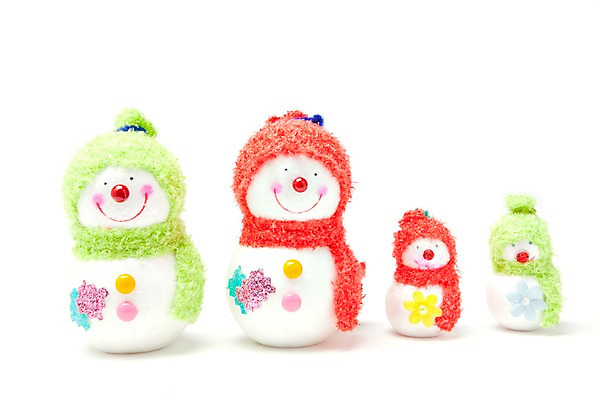 포토 JPG 스튜디오촬영 모자 계절 기념일 인형 컬러 크리스마스장식 크리스마스 겨울 가족 눈사람 크리스마스용품 털모자 실내 누끼 이벤트 사람없음 장식 빨간색 연두색 목도리 여러개 오브젝트 일렬 국내포토 모자_잡화 잡화 다수 관계 내부 초록색 용품 파일형식