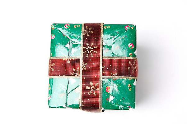 포토 JPG 스튜디오촬영 계절 기념일 리본 컬러 크리스마스 겨울 포장 크리스마스용품 실내 크리스마스선물 선물 누끼 이벤트 사람없음 장식 초록색 선물상자 상자 하이앵글 한개 오브젝트 국내포토 1 뷰포인트 내부 용품 파일형식