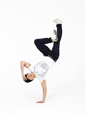 포토 JPG 스튜디오촬영 전신 모자 잡화 패션 남자 포즈 모션 실내 힙합 한명 누끼 사람 동양인 20대 성인 청춘 댄서 한국인 춤 브레이크 비보이 역동적 힙합댄스 남자만 남자한명만 성인남자만 청년만 청년남자만 청년남자한명만 성인한명만 성인남자한명만 성인만 국내포토 직업 1 음악 컨셉 문화예술 인종 청년 내부 파일형식