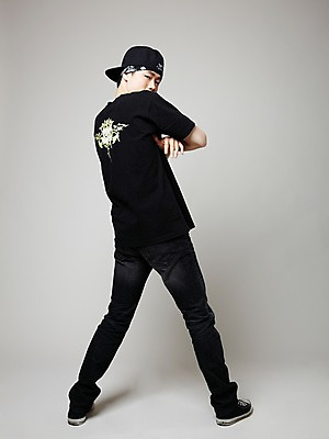 포토 JPG 스튜디오촬영 전신 모자 잡화 패션 남자 포즈 모션 실내 힙합 한명 사람 동양인 20대 성인 청춘 팔짱 댄서 한국인 춤 뒤돌아보기 브레이크 비보이 역동적 힙합댄스 남자만 남자한명만 성인남자만 청년만 청년남자만 청년남자한명만 성인한명만 성인남자한명만 성인만 국내포토 직업 1 음악 컨셉 문화예술 인종 청년 내부 파일형식