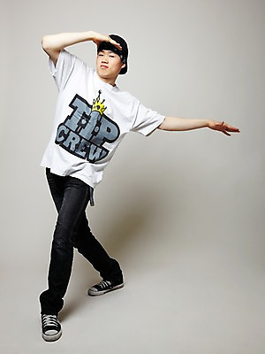 포토 JPG 스튜디오촬영 전신 모자 잡화 패션 남자 포즈 모션 실내 힙합 한명 사람 동양인 손짓 20대 성인 청춘 댄서 한국인 춤 브레이크 비보이 역동적 힙합댄스 남자만 남자한명만 성인남자만 청년만 청년남자만 청년남자한명만 성인한명만 성인남자한명만 성인만 국내포토 직업 1 음악 컨셉 문화예술 인종 청년 내부 파일형식