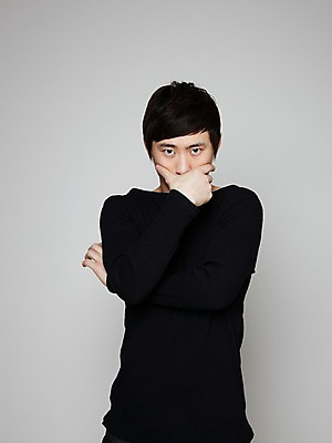 포토 JPG 스튜디오촬영 패션 남자 포즈 모션 실내 힙합 한명 사람 동양인 손짓 상반신 20대 성인 댄서 한국인 춤 브레이크 비보이 힙합댄스 입가림 남자만 남자한명만 성인남자만 청년만 청년남자만 청년남자한명만 성인한명만 성인남자한명만 성인만 국내포토 직업 1 음악 문화예술 인종 청년 내부 가림 파일형식