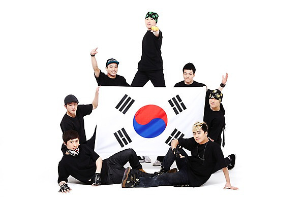 포토 JPG 스튜디오촬영 전신 모자 잡화 패션 남자 포즈 모션 한국 실내 힙합 들기 누끼 사람 동양인 손짓 여러명 20대 성인 청춘 파이팅 기쁨 댄서 한국인 춤 국기 태극기 브레이크 비보이 역동적 힙합댄스 열정 국가대표 남자만 성인남자만 청년만 청년남자만 성인만 국내포토 직업 감정 아시아 음악 다수 컨셉 문화예술 운동선수 인종 청년 내부 파일형식