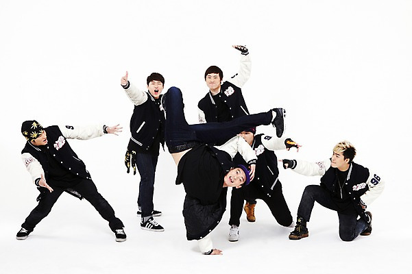 포토 JPG 스튜디오촬영 전신 모자 잡화 패션 남자 포즈 모션 실내 힙합 누끼 사람 동양인 손짓 여러명 20대 성인 청춘 댄서 한국인 춤 브레이크 비보이 역동적 힙합댄스 열정 남자만 성인남자만 청년만 청년남자만 성인만 국내포토 직업 감정 음악 다수 컨셉 문화예술 인종 청년 내부 파일형식