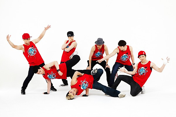 포토 JPG 스튜디오촬영 전신 모자 잡화 패션 남자 포즈 모션 실내 힙합 누끼 사람 동양인 손짓 여러명 20대 성인 청춘 댄서 한국인 춤 브레이크 비보이 역동적 힙합댄스 열정 남자만 성인남자만 청년만 청년남자만 성인만 국내포토 직업 감정 음악 다수 컨셉 문화예술 인종 청년 내부 파일형식