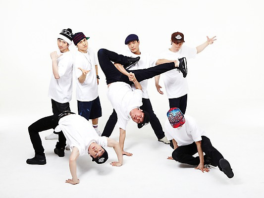 포토 JPG 스튜디오촬영 전신 모자 잡화 패션 남자 포즈 모션 실내 힙합 누끼 사람 동양인 손짓 여러명 20대 성인 청춘 댄서 한국인 춤 브레이크 비보이 역동적 힙합댄스 열정 남자만 성인남자만 청년만 청년남자만 성인만 국내포토 직업 감정 음악 다수 컨셉 문화예술 인종 청년 내부 파일형식