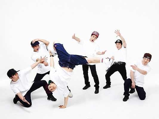 포토 JPG 스튜디오촬영 전신 모자 잡화 패션 남자 포즈 모션 실내 힙합 누끼 사람 동양인 손짓 여러명 20대 성인 청춘 댄서 한국인 춤 브레이크 비보이 역동적 힙합댄스 열정 남자만 성인남자만 청년만 청년남자만 성인만 국내포토 직업 감정 음악 다수 컨셉 문화예술 인종 청년 내부 파일형식