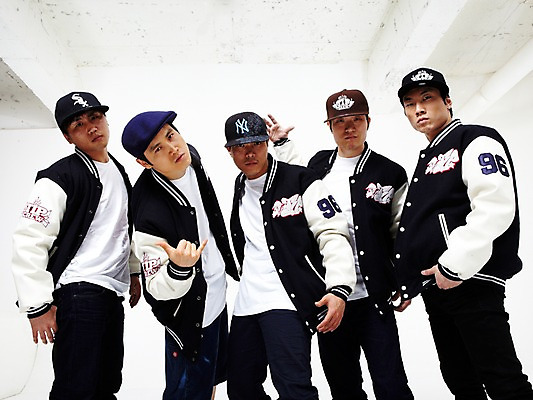 포토 JPG 스튜디오촬영 모자 잡화 패션 남자 로우앵글 포즈 모션 실내 힙합 누끼 사람 동양인 손짓 여러명 상반신 20대 성인 청춘 댄서 한국인 춤 브레이크 비보이 힙합댄스 열정 남자만 성인남자만 청년만 청년남자만 성인만 국내포토 직업 감정 음악 뷰포인트 다수 컨셉 문화예술 인종 청년 내부 파일형식