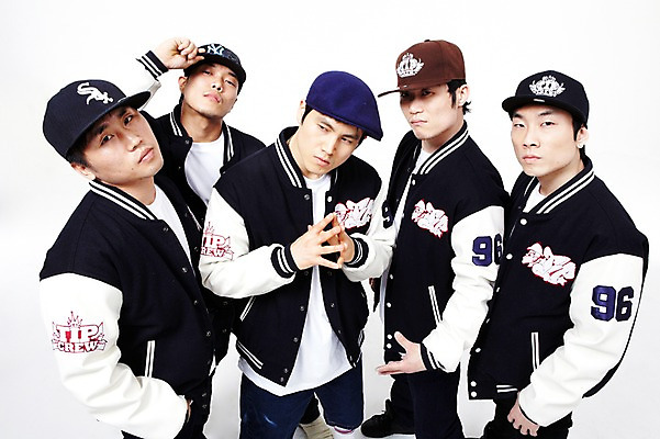 포토 JPG 스튜디오촬영 모자 잡화 패션 남자 포즈 모션 실내 힙합 누끼 사람 동양인 손짓 여러명 상반신 20대 성인 청춘 하이앵글 댄서 한국인 춤 브레이크 비보이 힙합댄스 열정 남자만 성인남자만 청년만 청년남자만 성인만 국내포토 직업 감정 음악 뷰포인트 다수 컨셉 문화예술 인종 청년 내부 파일형식