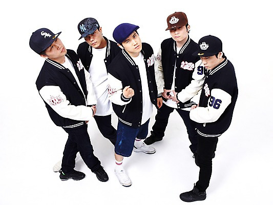 포토 JPG 스튜디오촬영 전신 모자 잡화 패션 남자 포즈 모션 실내 힙합 누끼 사람 동양인 여러명 20대 성인 청춘 하이앵글 댄서 한국인 춤 브레이크 비보이 힙합댄스 열정 남자만 성인남자만 청년만 청년남자만 성인만 국내포토 직업 감정 음악 뷰포인트 다수 컨셉 문화예술 인종 청년 내부 파일형식