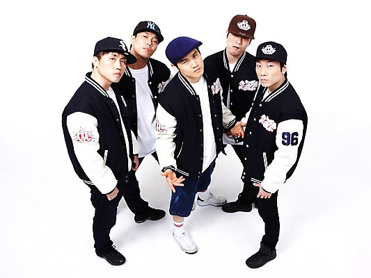 포토 JPG 스튜디오촬영 전신 모자 잡화 패션 남자 포즈 모션 실내 힙합 누끼 사람 동양인 여러명 20대 성인 청춘 하이앵글 댄서 한국인 춤 브레이크 비보이 힙합댄스 열정 남자만 성인남자만 청년만 청년남자만 성인만 국내포토 직업 감정 음악 뷰포인트 다수 컨셉 문화예술 인종 청년 내부 파일형식