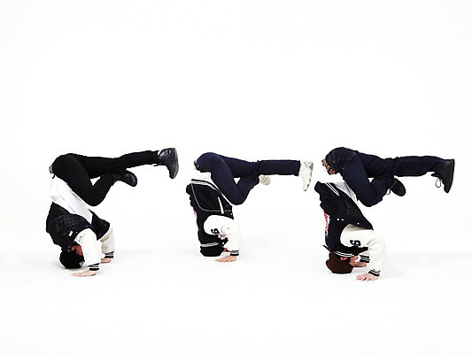 포토 JPG 스튜디오촬영 전신 모자 잡화 패션 남자 포즈 모션 실내 힙합 누끼 사람 동양인 20대 성인 세명 청춘 댄서 한국인 춤 브레이크 비보이 역동적 힙합댄스 열정 남자만 성인남자만 청년만 청년남자만 성인만 국내포토 직업 감정 음악 컨셉 문화예술 인종 청년 내부 파일형식