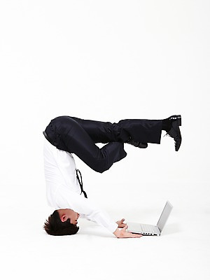 포토 JPG 스튜디오촬영 전신 남자 포즈 비즈니스 모션 실내 힙합 한명 들기 누끼 사람 동양인 정장 20대 성인 노트북 컴퓨터 청춘 댄서 한국인 춤 비즈니스맨 브레이크 비보이 역동적 남자만 남자한명만 성인남자만 청년만 청년남자만 청년남자한명만 성인한명만 성인남자한명만 성인만 국내포토 직업 1 옷 음악 컨셉 문화예술 인종 청년 내부 전자제품 직장인 파일형식