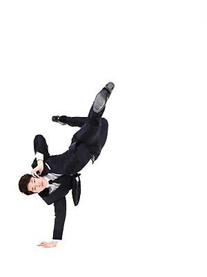 포토 JPG 스튜디오촬영 전신 남자 포즈 비즈니스 모션 실내 힙합 한명 들기 누끼 사람 동양인 정장 20대 성인 스마트폰 청춘 댄서 한국인 춤 비즈니스맨 브레이크 상 비보이 역동적 통화 남자만 남자한명만 성인남자만 청년만 청년남자만 청년남자한명만 성인한명만 성인남자한명만 성인만 국내포토 직업 1 옷 음악 컨셉 문화예술 인종 청년 내부 핸드폰 스마트기기 직장인 상패 파일형식