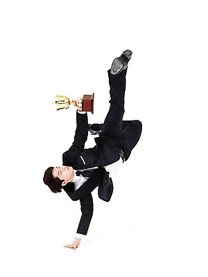 포토 JPG 스튜디오촬영 전신 남자 포즈 비즈니스 모션 성공 실내 힙합 한명 들기 누끼 사람 동양인 정장 20대 성인 청춘 댄서 한국인 춤 비즈니스맨 브레이크 상 트로피 비보이 역동적 남자만 남자한명만 성인남자만 청년만 청년남자만 청년남자한명만 성인한명만 성인남자한명만 성인만 국내포토 직업 1 옷 음악 컨셉 문화예술 인종 청년 내부 직장인 상_우승 상패 파일형식