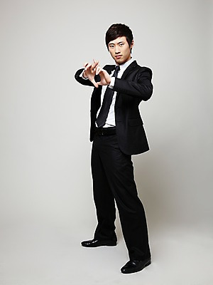 포토 JPG 스튜디오촬영 전신 남자 포즈 비즈니스 모션 실내 힙합 한명 사람 동양인 정장 손짓 20대 성인 청춘 댄서 한국인 춤 비즈니스맨 브레이크 비보이 역동적 남자만 남자한명만 성인남자만 청년만 청년남자만 청년남자한명만 성인한명만 성인남자한명만 성인만 국내포토 직업 1 옷 음악 컨셉 문화예술 인종 청년 내부 직장인 파일형식