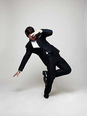 포토 JPG 스튜디오촬영 전신 남자 포즈 비즈니스 모션 실내 힙합 한명 사람 동양인 정장 손짓 20대 성인 청춘 댄서 한국인 춤 비즈니스맨 브레이크 비보이 역동적 남자만 남자한명만 성인남자만 청년만 청년남자만 청년남자한명만 성인한명만 성인남자한명만 성인만 국내포토 직업 1 옷 음악 컨셉 문화예술 인종 청년 내부 직장인 파일형식