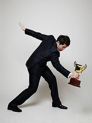 포토 JPG 스튜디오촬영 전신 남자 포즈 비즈니스 모션 성공 실내 힙합 한명 들기 사람 동양인 정장 손짓 20대 성인 청춘 댄서 한국인 춤 비즈니스맨 브레이크 상 트로피 비보이 역동적 남자만 남자한명만 성인남자만 청년만 청년남자만 청년남자한명만 성인한명만 성인남자한명만 성인만 국내포토 직업 1 옷 음악 컨셉 문화예술 인종 청년 내부 직장인 상_우승 상패 파일형식