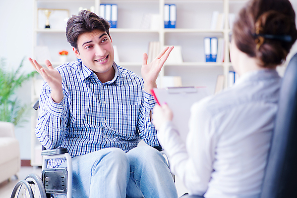 포토 JPG 해외이미지 의자 스트레스 대화 설명 앉기 사람없음 약 듣기 고통 모임 환자 의사 슬픔 바퀴 장애인 휠체어 방문 문제 테라피 장애 우울증 정신과 정신과의사 조언 치유 해외202105 카운슬러 해외포토 감정 가구 의학 모션 병원 말하기 뷰티 의료진 질병 상담원 파일형식