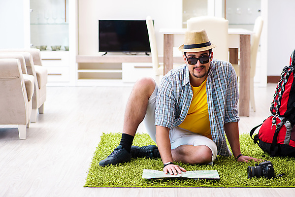 포토 JPG 해외이미지 학생 여행 지도 가방 배낭 휴가 설계 주택 항해 사람없음 선글라스 세계 여행객 카메라 여행가방 트래킹 캠핑 방 하이킹 짐 사진사 검색 준비 팩 예약 짐싸기 루트 백패커 수하물 원정 하이커 해외202105 해외포토 잡화 안경 컨셉 배_교통 레저 사람 건물 전자제품 화장품 작가 파일형식