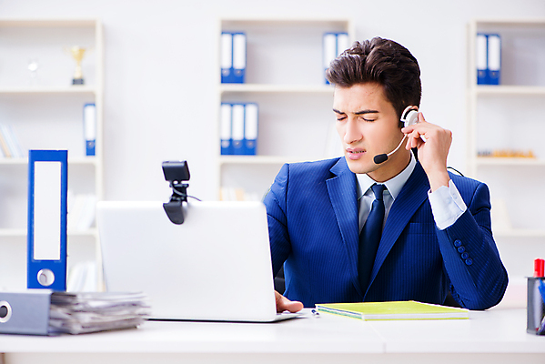 포토 JPG 해외이미지 이어폰 인터넷 비즈니스 통신 대화 사람없음 노트북 스마트폰 컴퓨터 사무실 판매 헤드폰 듣기 업무 작업 도움 비즈니스맨 센터 중개인 고객 책상 마이크 서비스 컨설턴트 상담 오디오 텔레마케팅 안내원 부름 온라인 조절 단절 마케팅 운영자 지원 헬프 대리인 해외202105 해외포토 직업 남자 음향기기 가구 컨셉 모션 말하기 전자제품 핸드폰 스마트기기 직장인 전문직 서비스업 파일형식