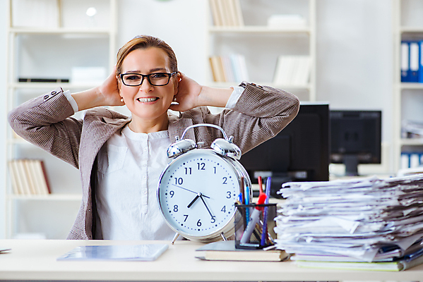 포토 JPG 해외이미지 시계 비즈니스 노동자 스트레스 직장 피곤 사람없음 컴퓨터 사무실 쌓기 긴급 시간 업무 작업 비즈니스우먼 좌절 종업원 경영자 약속 바쁨 공포 야근 지연 경영 마감 압력 회계사 실종 해외202105 해외포토 직업 여자 감정 컨셉 회사 모션 전자제품 직장인 사건 리더 파일형식