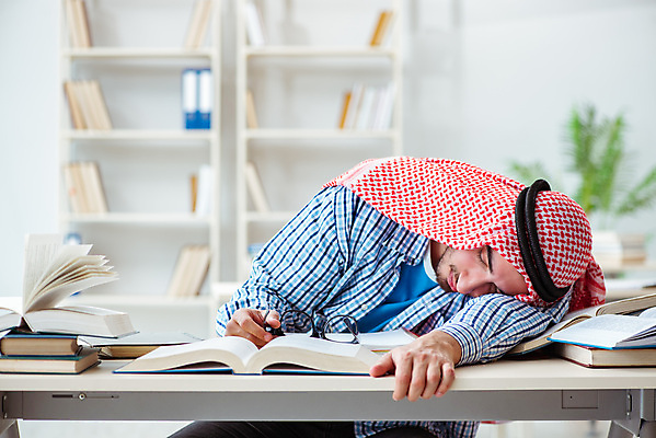 포토 JPG 해외이미지 학생 교육 졸업 교실 학교 피곤 사람없음 책 학습 스터디 독서 쌓기 시험 정보 잠 업무 도서관 이슬람교 교과서 준비 대학교 낮잠 서점 사우디아라비아 아랍에미리트 시험공부 아랍어 프로젝트 연습생 해외202105 해외포토 종교 컨셉 중동 모션 교재 상점 작업 연습 파일형식