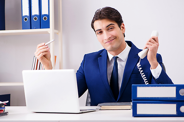 포토 JPG 해외이미지 직업 행복 비즈니스 통신 말하기 대화 사람없음 스마트폰 사무실 판매 업무 작업 도움 비즈니스맨 자신감 센터 종업원 중개인 전화기 고객 책상 서비스 컨설턴트 상담 경영자 바쁨 텔레마케팅 안내원 부름 마케팅 운영자 지원 헬프 회계사 대리인 해외202105 해외포토 남자 감정 가구 컨셉 모션 핸드폰 스마트기기 직장인 전문직 서비스업 리더 파일형식