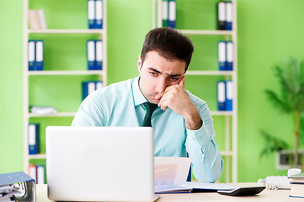 포토 JPG 해외이미지 직업 남자 인터넷 비즈니스 사업가 그래프 노동자 직장 노트북 컴퓨터 사무실 판매 계산기 정보 업무 작업 바 비즈니스맨 계산 좌절 결과 종업원 중개인 책상 검색 보고서 컨설턴트 경영자 바쁨 텔레마케팅 온라인 회계 경영 마케팅 분석가 위기 회계사 대리인 해외202105 해외포토 감정 가구 컨셉 회사 문구용품 사람 경제 전자제품 장비 직장인 전문직 서비스업 상담 리더 파일형식