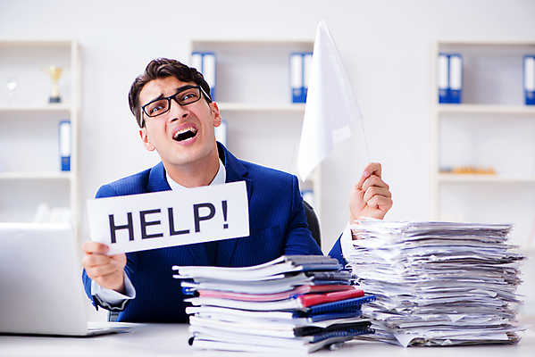 포토 JPG 해외이미지 손 배너 물결 비즈니스 노동자 스트레스 피곤 정장 사람없음 사무실 쌓기 평화 흰색 깃발 잡기 업무 비즈니스맨 실패 좌절 사인 주기 경영자 패배 봉 업무과다 문제 보여주기 야근 마감 트러블 헬프 신청 해외202105 해외포토 직업 옷 남자 감정 컬러 컨셉 모션 신체부위 작업 도움 직장인 리더 파일형식