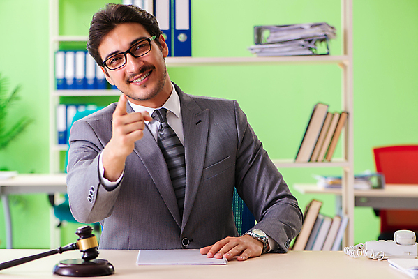 포토 JPG 해외이미지 행복 비즈니스 협상 사람없음 사무실 가리킴 비즈니스맨 상담원 망치 컨설턴트 상담 법 의사봉 재판 법관 공정 판결 법원 변호사 고발 법정 신청 해외202105 카운슬러 해외포토 직업 남자 감정 손짓 공구 직장인 사무원 전문직 법률가 파일형식