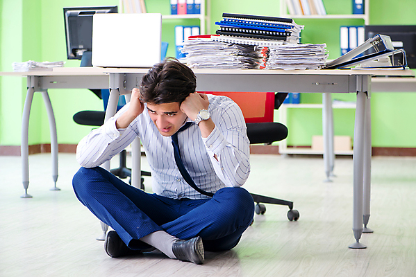 포토 JPG 해외이미지 종이 비즈니스 노동자 바닥 스트레스 피곤 앉기 사람없음 컴퓨터 사무실 쌓기 슬픔 업무 작업 비즈니스맨 뉴스 좌절 아래 종업원 보고서 경영자 바쁨 폴더 업무과다 바인더 야근 지연 마감 세금 압력 회계사 실종 해외202105 해외포토 직업 남자 감정 컨셉 모션 전자제품 사무용품 직장인 사건 방향 리더 파일 위치 파일형식