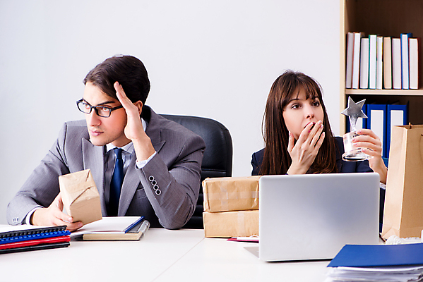 포토 JPG 해외이미지 직업 별 회사 비즈니스 포장 노동자 봉투 선물 사람없음 쇼핑 상자 사무실 놀람 우승 업무 비즈니스맨 비즈니스우먼 배달원 편지 연도 종업원 우체부 상패 배송 직원 서비스 경영자 패키지 질서 획득 물류 판지 월 분배 해외202105 해외포토 자연요소 여자 남자 감정 표정 예절 최고 작업 직장인 날짜 상_우승 리더 파일형식