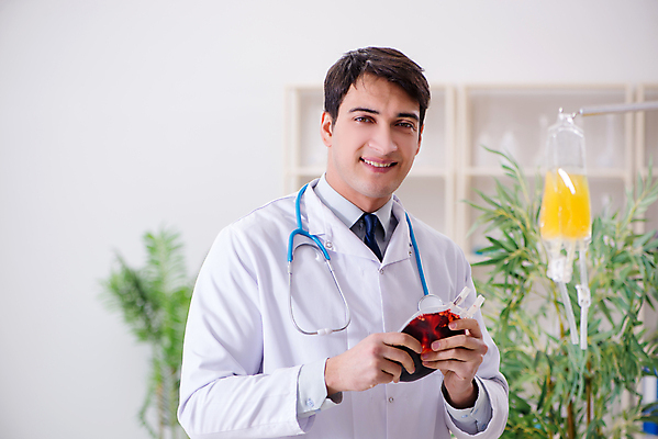 포토 JPG 해외이미지 행복 가방 건강 병원 주사기 미소 사람없음 치료 빨간색 약 노란색 간호사 의사 하트 심장 바늘 액체 혈액 실험실 바이러스 질병 주기 감염 시스템 주사약 팔 암 정맥 기부 순서 돌봄 살균 해외202105 해외포토 모양 잡화 감정 컬러 의학 의료기기 모션 표정 실험 신체부위 의료진 도구 장기_의학 혈관 파일형식