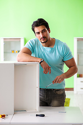 포토 JPG 해외이미지 직업 손 산업 가구 의자 탁자 노동자 주택 사람없음 내부 목재 사무실 상점 주방 기구 공구 업무 작업실 드라이버 수리 찬장 캐비닛 목수 안락의자 목공예 고정 DIY 유지 국회 조립 깨짐 복원 설치 업그레이드 재주꾼 해외202105 해외포토 나무 생활용품 컨셉 비즈니스 재료 취미 건물 신체부위 도구 작업 공예 사물함 파일형식