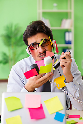 포토 JPG 해외이미지 비즈니스 통신 스트레스 피곤 말하기 대화 사람없음 스마트폰 사무실 쪽지 헤드폰 작업 도움 비즈니스맨 센터 좌절 균형 종업원 전화기 고객 서비스 상담 경영자 바쁨 텔레마케팅 부름 업무과다 야근 마감 운영자 조언 지원 헬프 목차 실종 해외202105 해외포토 직업 남자 감정 음향기기 컨셉 모션 핸드폰 스마트기기 업무 직장인 서비스업 사건 리더 파일형식