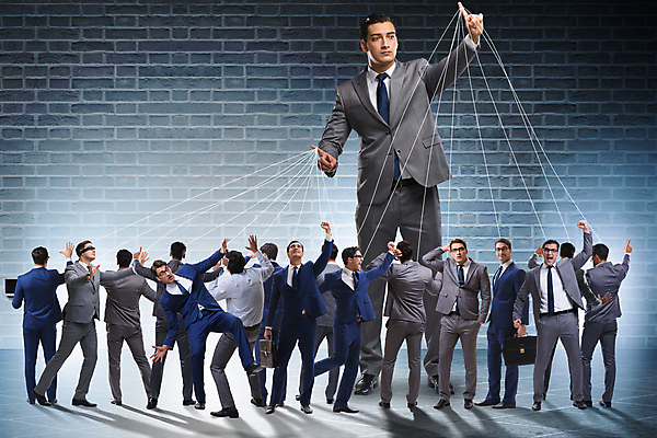 포토 JPG 해외이미지 손 밧줄 줄 인형 컨셉 비즈니스 노동자 매달리기 사람없음 힘 비즈니스맨 당기기 체스말 대표 묶기 통제 종업원 직원 경영자 지휘 마리오네트 명령 경영 고용 꼭두각시 노예 신앙심 제어 조작 착취 스타일 해외202105 해외포토 직업 남자 모션 신체부위 구직 말_게임 직장인 체스 리더 채용 파일형식