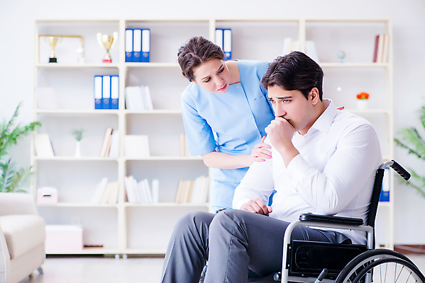 포토 JPG 해외이미지 의자 뼈 스트레스 건강 병원 사람없음 치료 환자 의사 슬픔 바퀴 좌절 장애인 사건 척추 휠체어 방문 테라피 장애 순서 깨짐 돌봄 물리치료 물리치료사 정형외과 지원 치유 해외202105 해외포토 감정 가구 컨셉 의학 모션 뷰티 의료진 치료사 파일형식