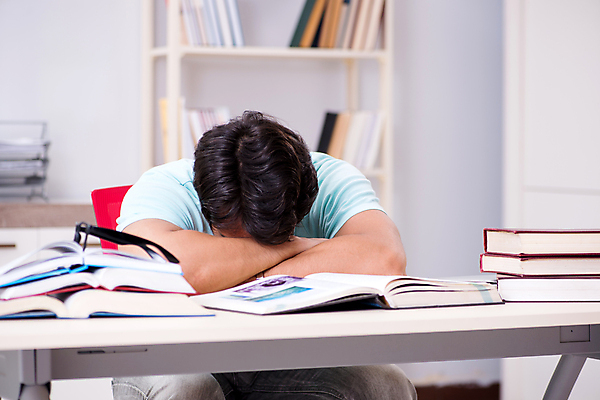 포토 JPG 해외이미지 학생 교육 졸업 교실 학교 수업 주택 피곤 사람없음 10대 책 학습 스터디 독서 시험 잠 도서관 교과서 준비 대학교 낮잠 과제 일반 시험공부 많음 연습생 해외202105 해외포토 컨셉 청소년 교재 건물 연습 파일형식