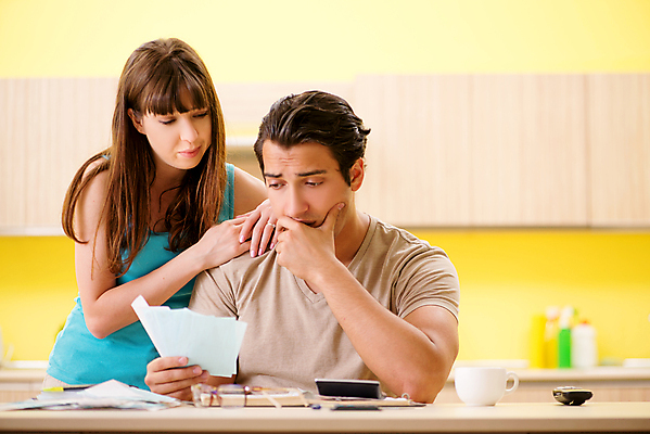포토 JPG 해외이미지 커플 종이 돈 가족 남편 설계 사람없음 금융 경제 주방 계산기 아내 절약 퍼즐 계산 좌절 투자 충격 문제 영수증 회계 보험 계산서 파산 대출 빚 세금 예산 적자 회계사 비용 해외202105 해외포토 직업 감정 컨셉 비즈니스 관계 문구용품 장비 재산 파일형식