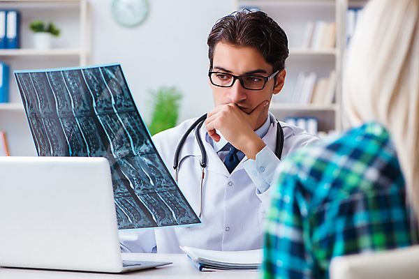 포토 JPG 해외이미지 생각 엑스레이 건강 병원 설명 사람없음 치료 컴퓨터 약 시험 환자 의사 발표 결과 분석 상담 방문 암 온라인 보험 방사선 배려 치료사 치유 해외202105 해외포토 직업 교육 컨셉 의학 모션 전자제품 의료진 질병 파일형식