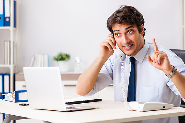 포토 JPG 해외이미지 비즈니스 아이디어 말하기 대화 설명 미소 사람 노트북 스마트폰 컴퓨터 사무실 업무 작업 도움 비즈니스맨 센터 종업원 중개인 전화기 고객 책상 서비스 컨설턴트 상담 텔레마케팅 안내원 부름 야근 감탄 운영자 주목 지원 헬프 회계사 대리인 해외202105 해외포토 직업 남자 가구 컨셉 모션 표정 전자제품 핸드폰 스마트기기 직장인 전문직 서비스업 파일형식